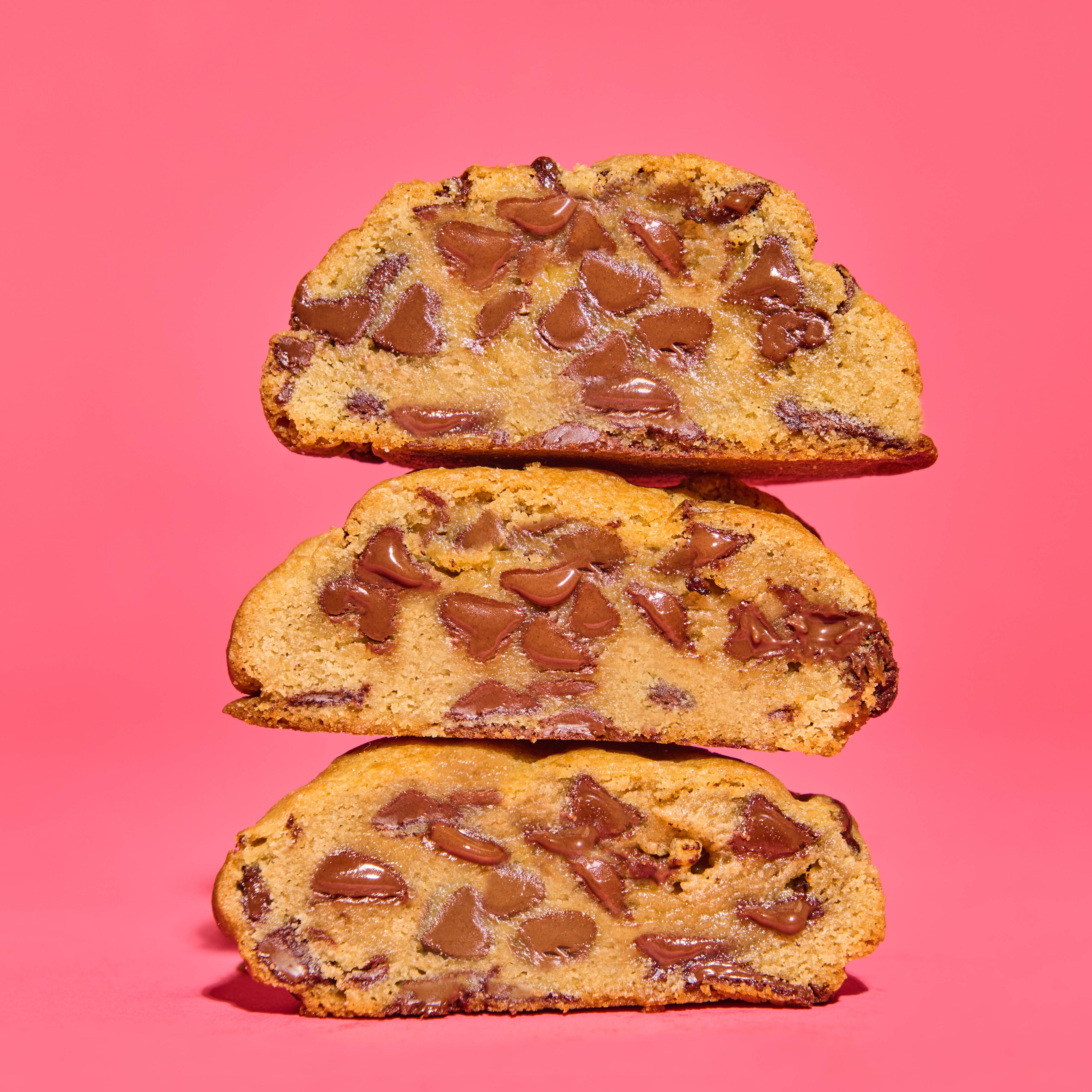 CHUNKY CHOCOLATE CHIPS COOKIE